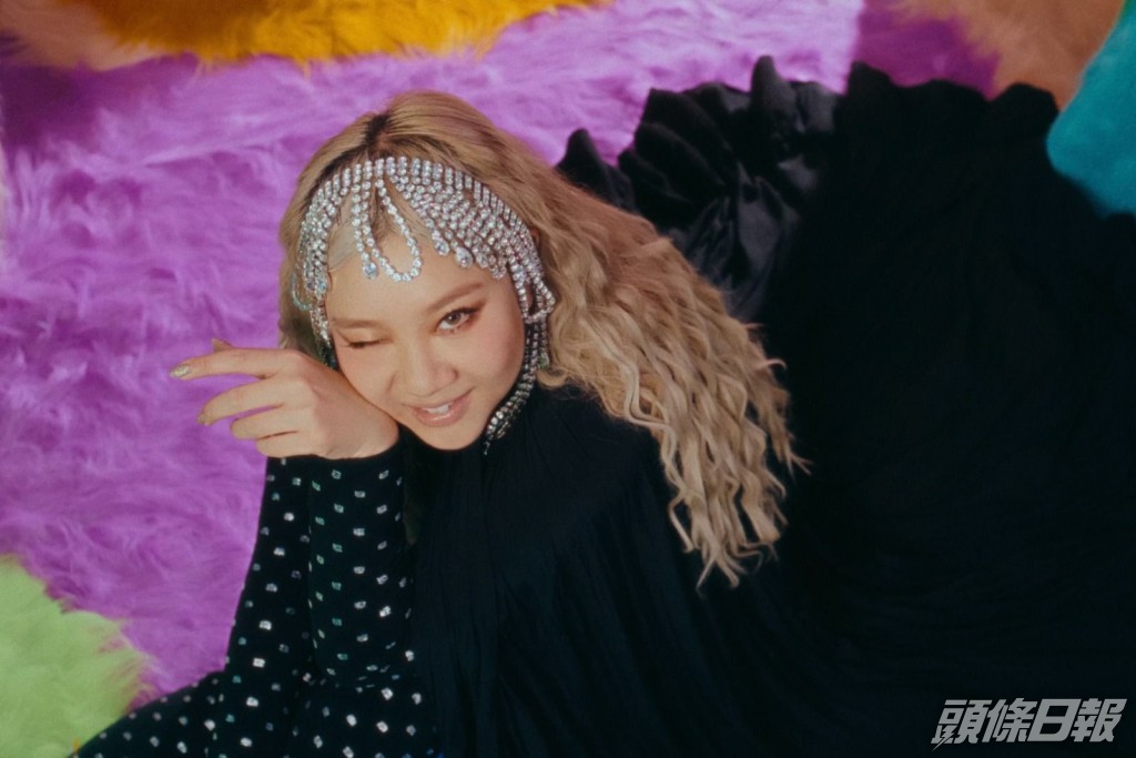 欣宜話鍾意閃亮亮嘅嘢。